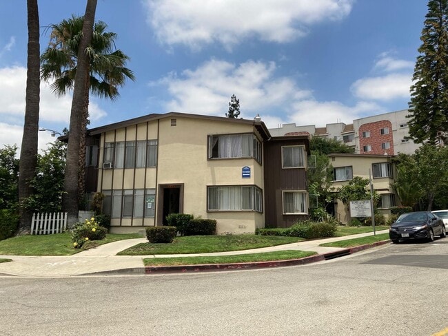 Primary Photo - Reno Hoover Apartments..Beautiful, Spaciou...