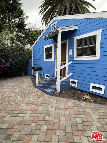 Building Photo - 926 California Ave