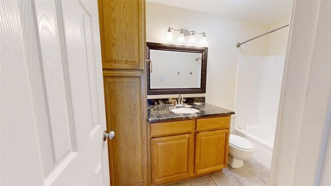 Building Photo - 904 University Oaks Blvd