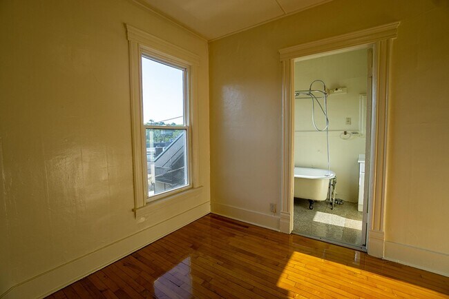 Building Photo - AVAILABLE 8/1/2026 - Second Floor Apartment