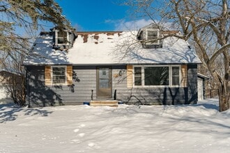 Building Photo - Updated 5 Bed, 2 Bath Home Near Churchill Elementary Available Now