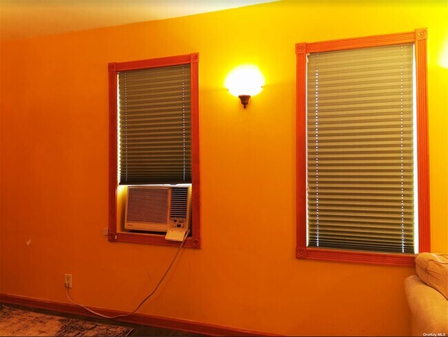 Building Photo - 90 Main St