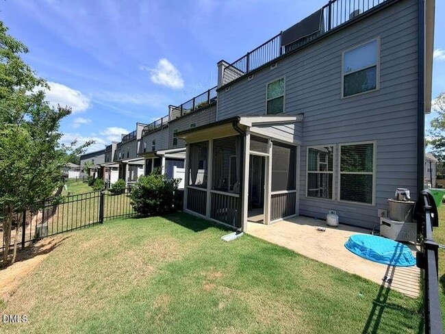 Building Photo - 2222 Bohan Ct