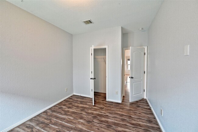 Building Photo - 5418 Brookway Willow Dr