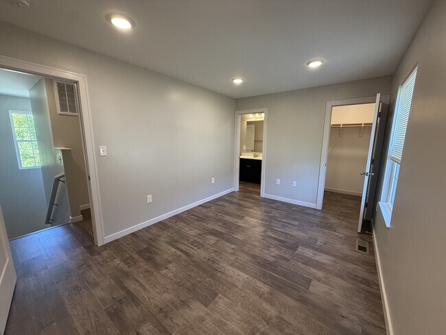 Building Photo - 209 Terrace Dr
