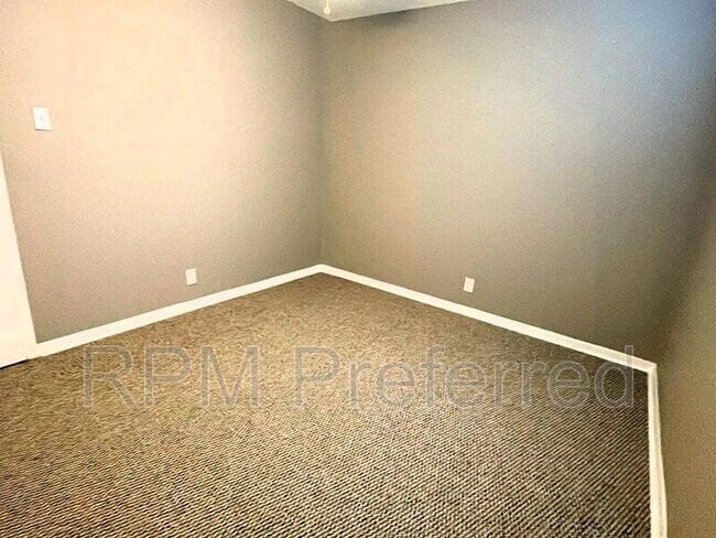 Building Photo - 10506 Rockaway Dr