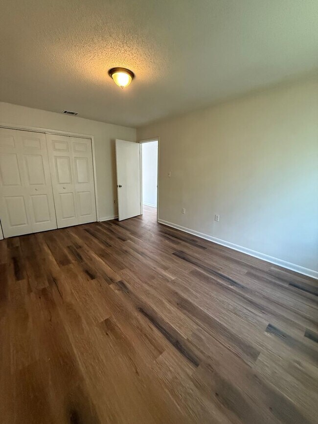 Building Photo - 1301 Stiles Ave