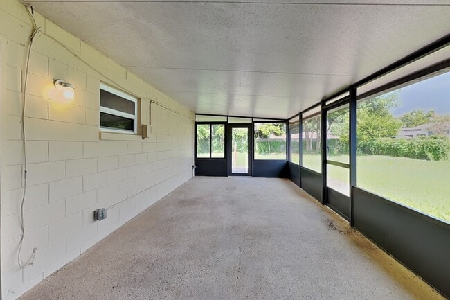 Building Photo - 1016 Manchester Cir