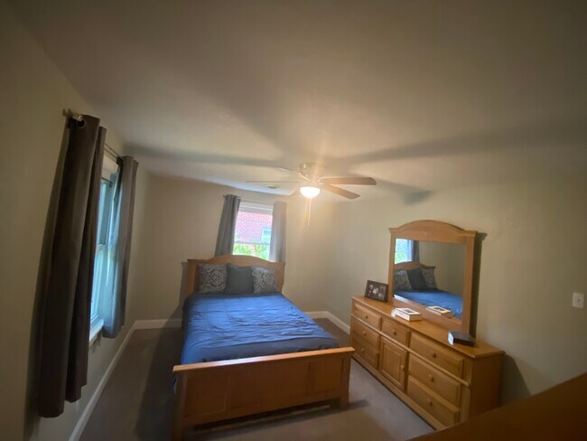 Building Photo - 6425 Sedgefield Dr