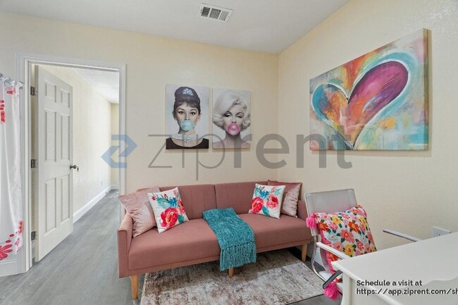 Building Photo - 2108 Winona Dr