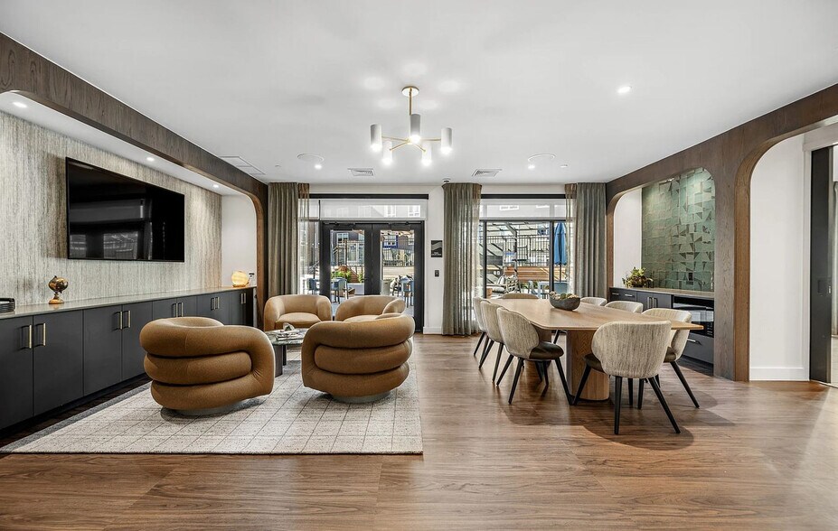 Building Photo - 484 2nd St