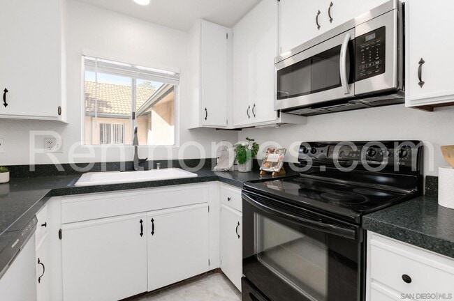 Building Photo - 11263 Avenida De Los Lobos