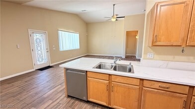 Building Photo - 3846 Waynesvill St