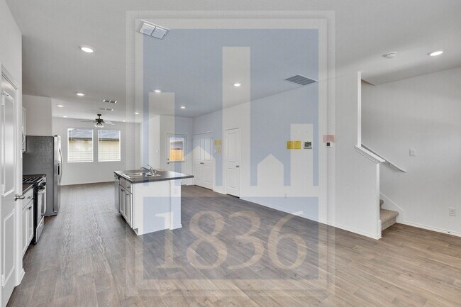 Building Photo - 304 Azua Path