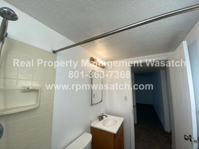 Building Photo - 448 Penney Ave S