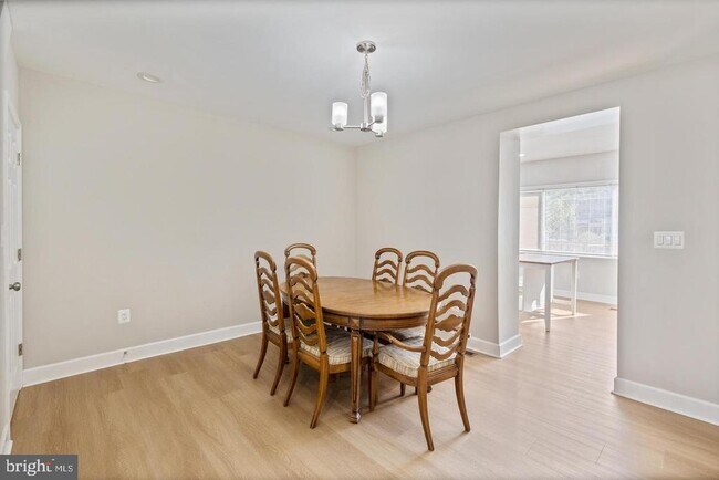 Building Photo - 3819 Roland Ave