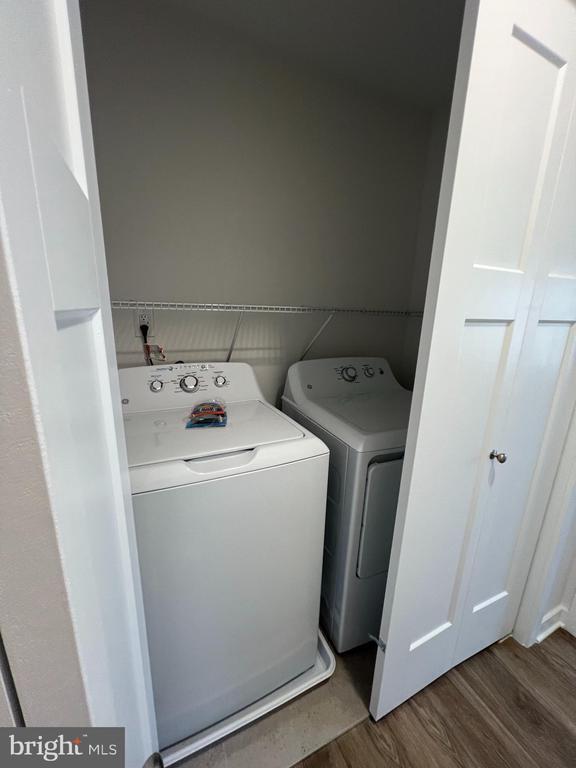 Building Photo - 352 W 11th St