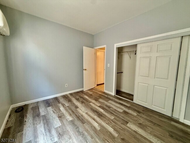 Building Photo - 46 Riggs Pl