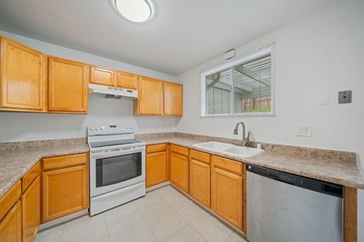 Building Photo - San Diego New Years Special Two Weeks FREE 3 bed /2 bath Home w Garage, Enclosed Patios, Fireplac...