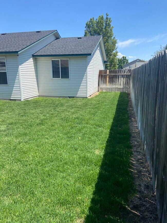 Building Photo - 1745 Challis Dr