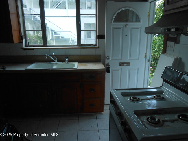 Building Photo - 622 S Main Ave