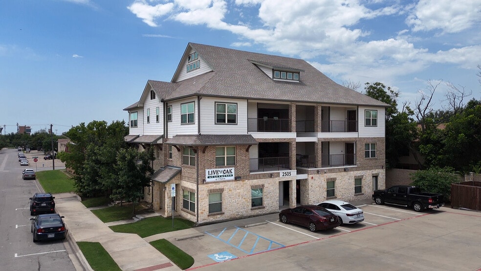 Primary Photo - Live Oak Apartments