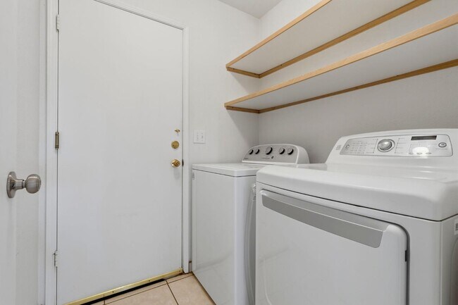 Building Photo - 3006 Mission Dr