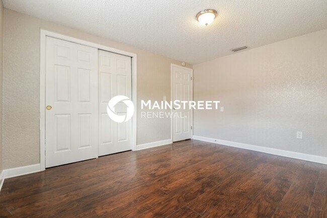 Building Photo - 3 Bedroom Pet-Friendly Home in New Port Richey, FL with Main Street Renewal