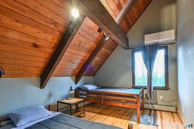 Building Photo - 7 Candleview Dr