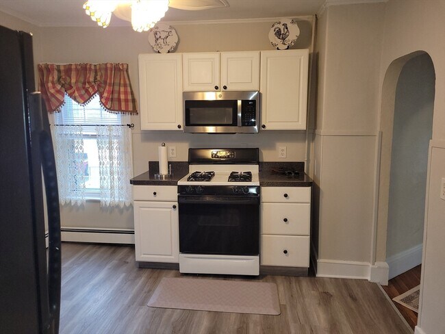 Building Photo - 11 Montfern Ave