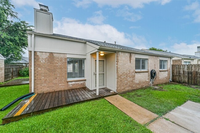 Building Photo - 18515 Meadows Way Dr