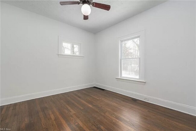 Building Photo - 3306 E Overlook Rd