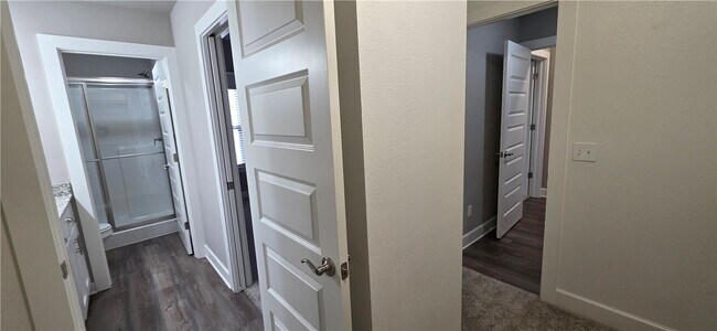 Building Photo - 902 Sugar Lf St