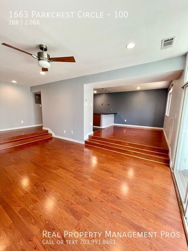Building Photo - 1663 Parkcrest Cir