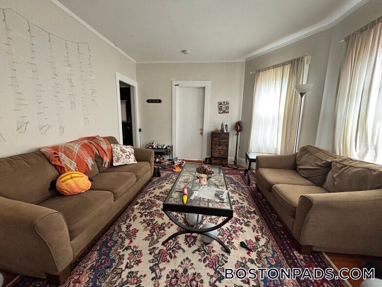 Building Photo - 74 Romsey St