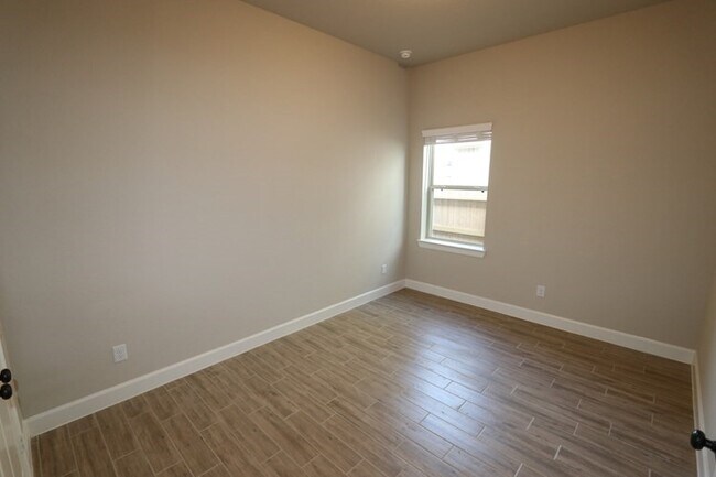 Building Photo - 5511 Mesa Ests Dr