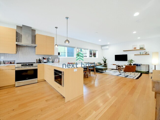 Building Photo - New Spacious 3 Bed 2.5 Bath Town home for Rent!