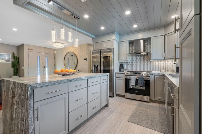 Building Photo - 2222 E Via Escuela