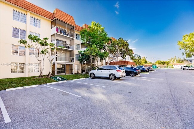 Building Photo - 4152 Inverrary Dr