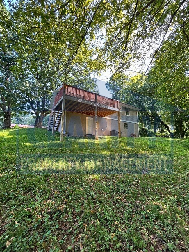 Building Photo - 1970 Greendale Dr NE