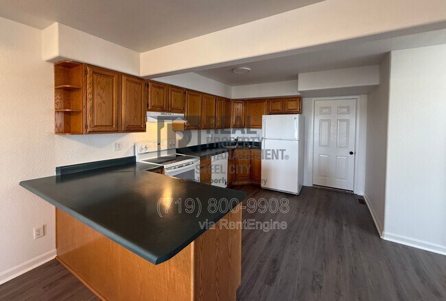 Building Photo - 230 W Elbow Dr
