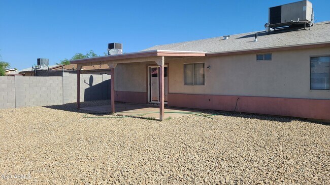 Building Photo - 6111 W Cambridge Ave