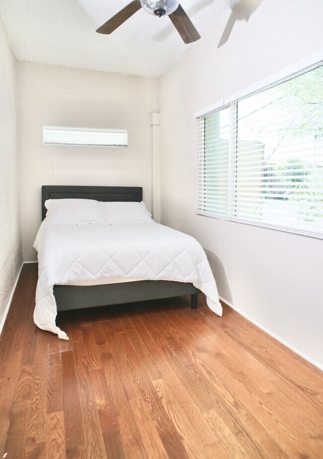 Building Photo - Furnished 2 Bedroom walking distance to Historic 4th Ave!