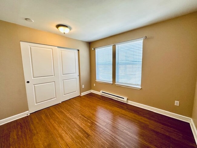 Building Photo - Beautifully Updated 2 Bedroom Condo