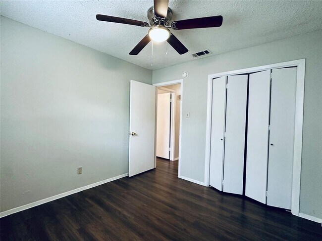 Building Photo - 1504 Sagebrush Dr