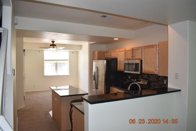 Building Photo - Beautiful 2 Bedroom Townhome / Old Town Ar...