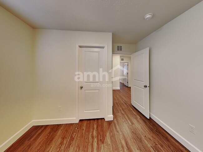 Building Photo - 11128 S Seagrass Dr