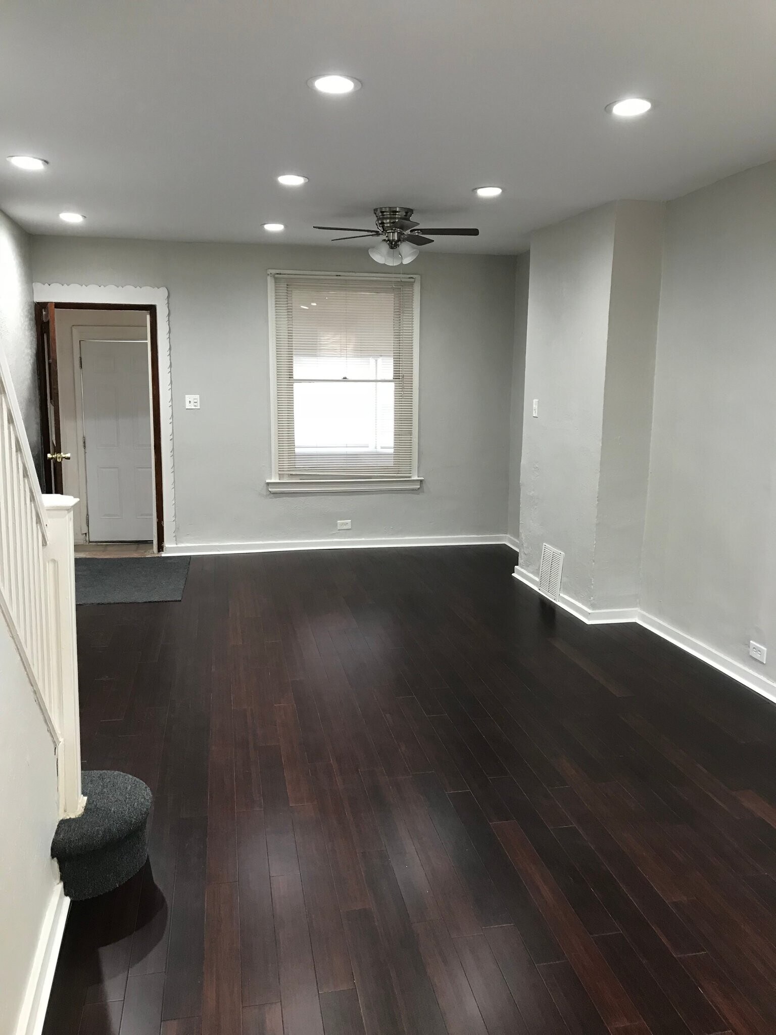 Building Photo - 6439 Glenmore Ave