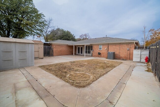 Building Photo - 2821 Metz Dr