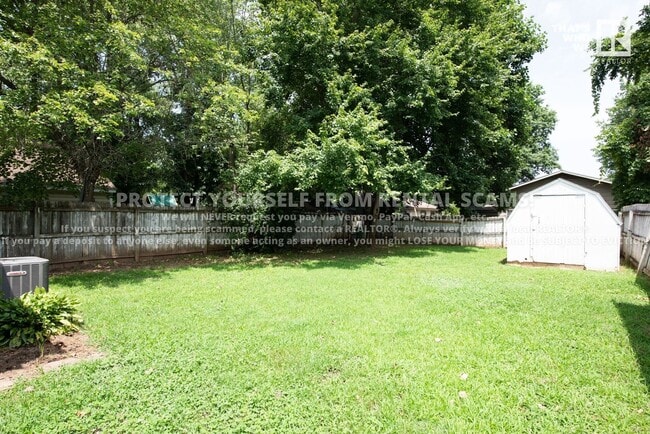 Building Photo - 2102 Blueberry Ln